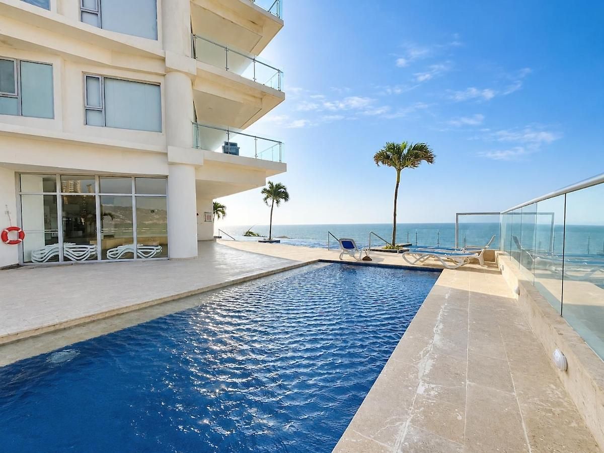 Beachfront Jacuzzi Pool Sauna Gym